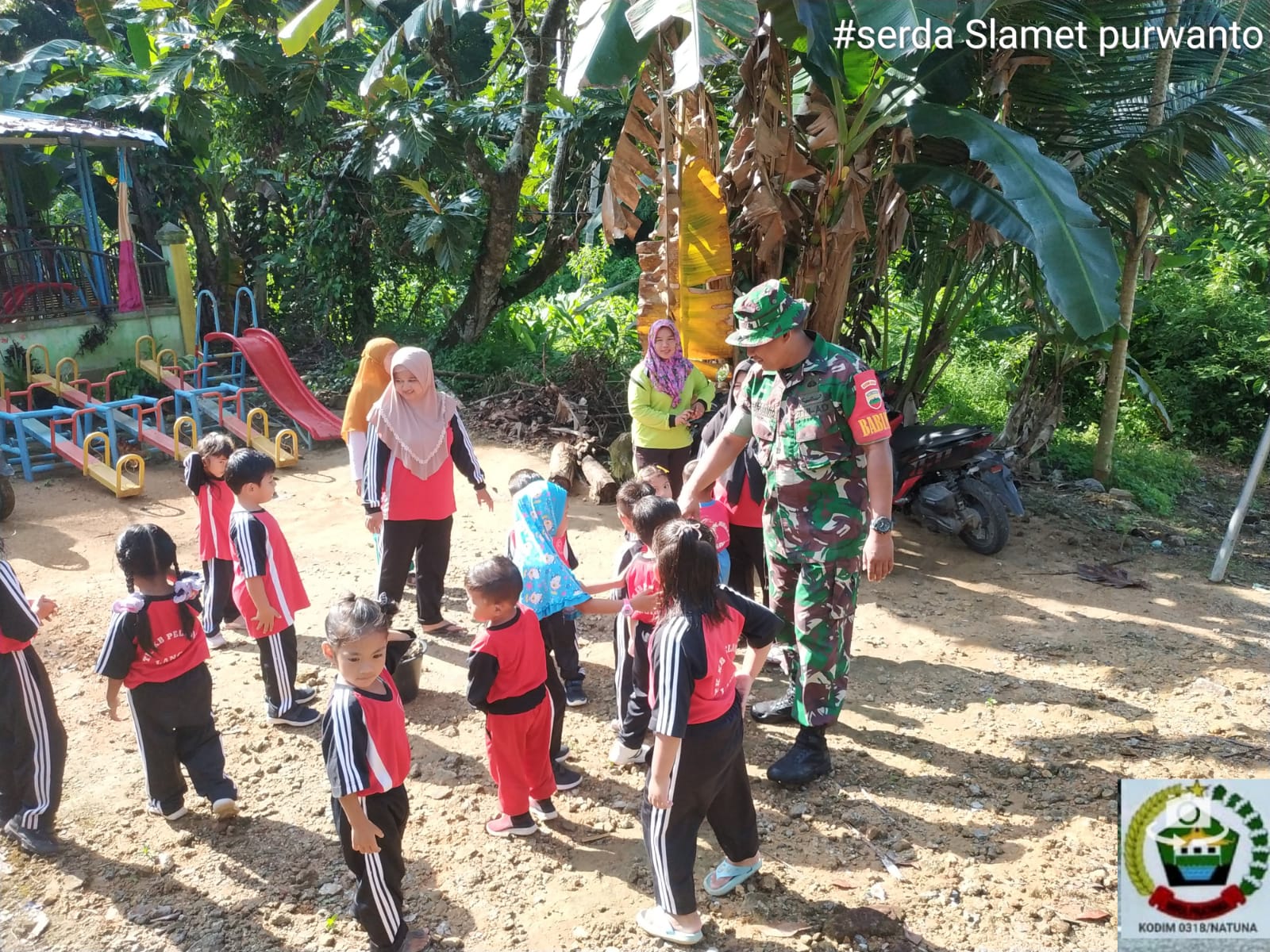 Serda Slamet Purwanto Gelar Komsos di TK Desa Teluk Siantan