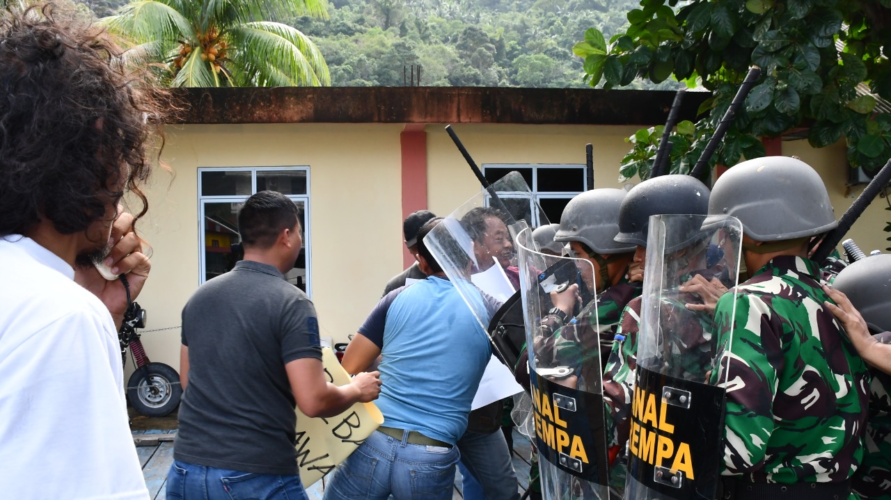Lanal Tarempa di Demo Tuntut Pembebasan ABK Kapal Yang Ditahan