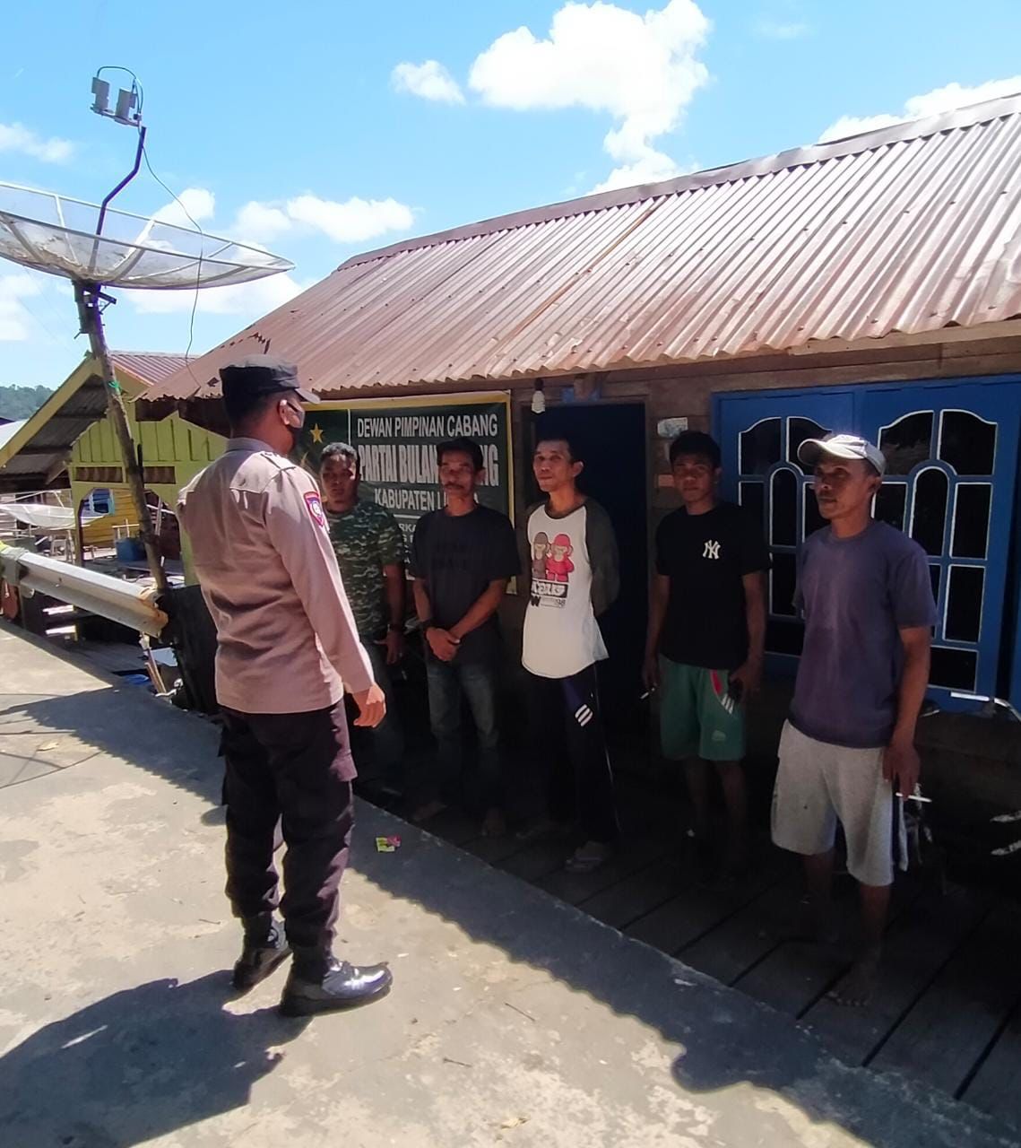 Bhabinkamtibmas Kelurahan Senayang Sambangi Warga