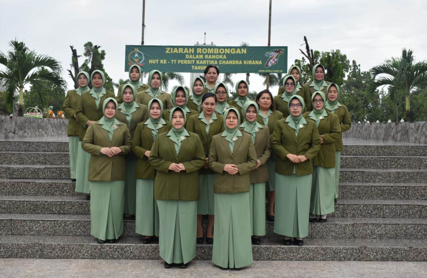 HUT Persit KCK Ke-77 Dan Darma Pertiwi Ke-59, Ketua Persit KCK Koorcab Rem 043 PD II/SWJ Pimpin Ziarah Ke Makam Pahlawan