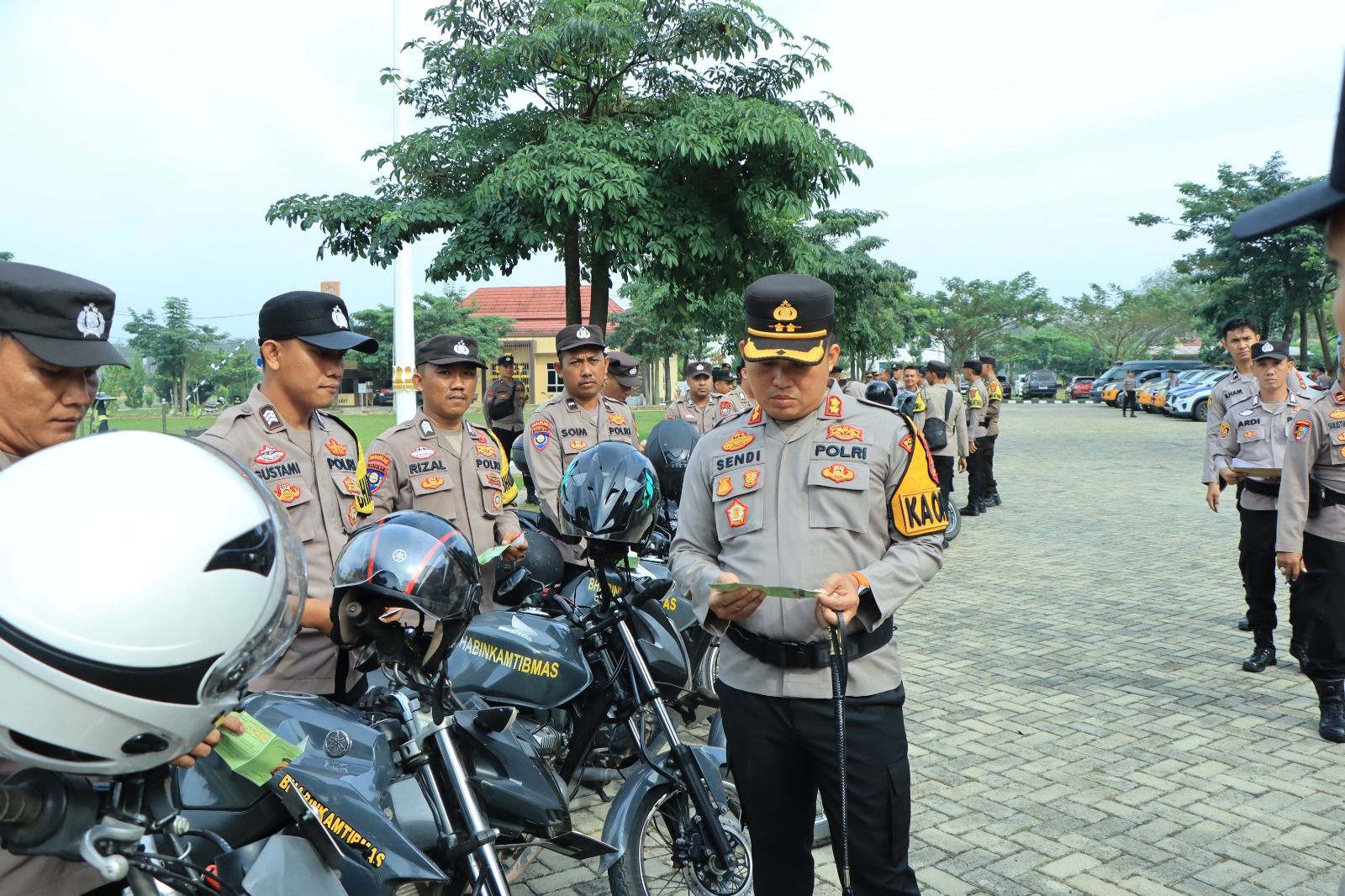 Pastikan Kesiapsiagaan Personil, Kapolres Tulang Bawang Barat Laksanakan Pengecekan Randis dan Senpi