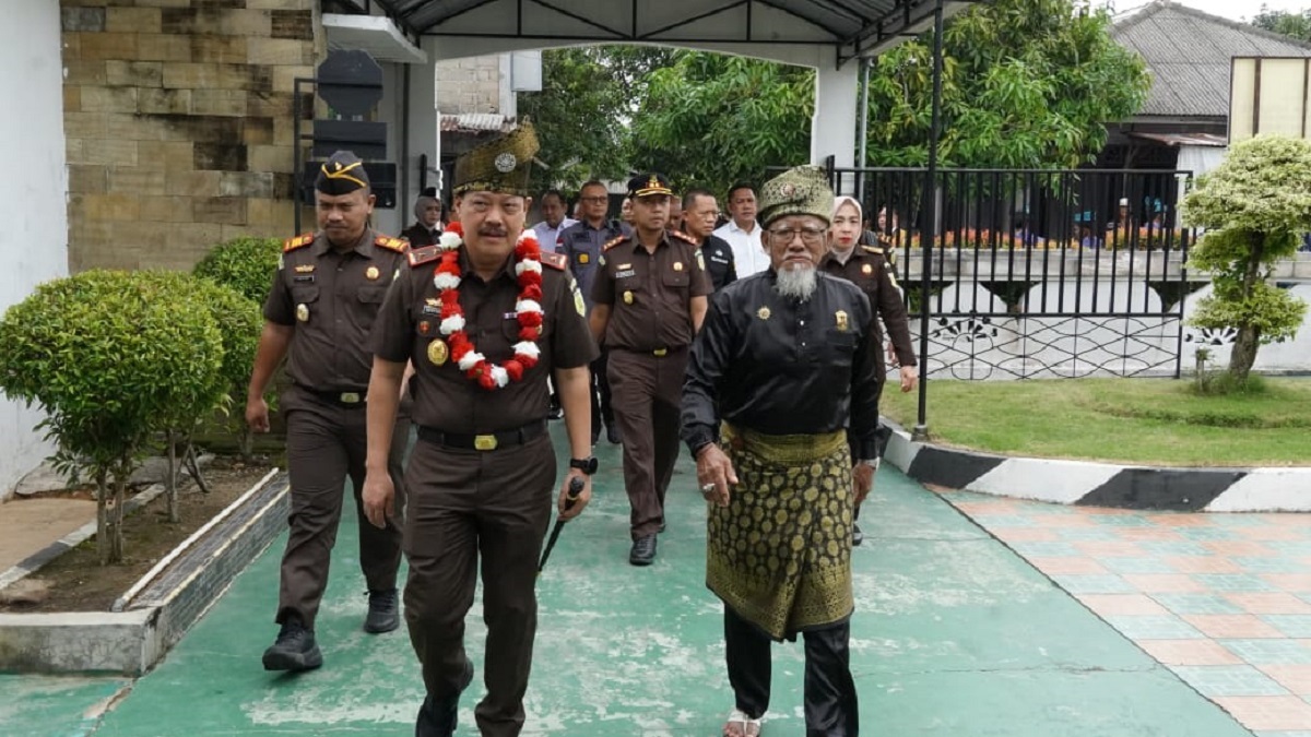Kajati Kepri Kunjungi Cabjari Moro, Tekankan Integritas dan Pendampingan Dana Desa
