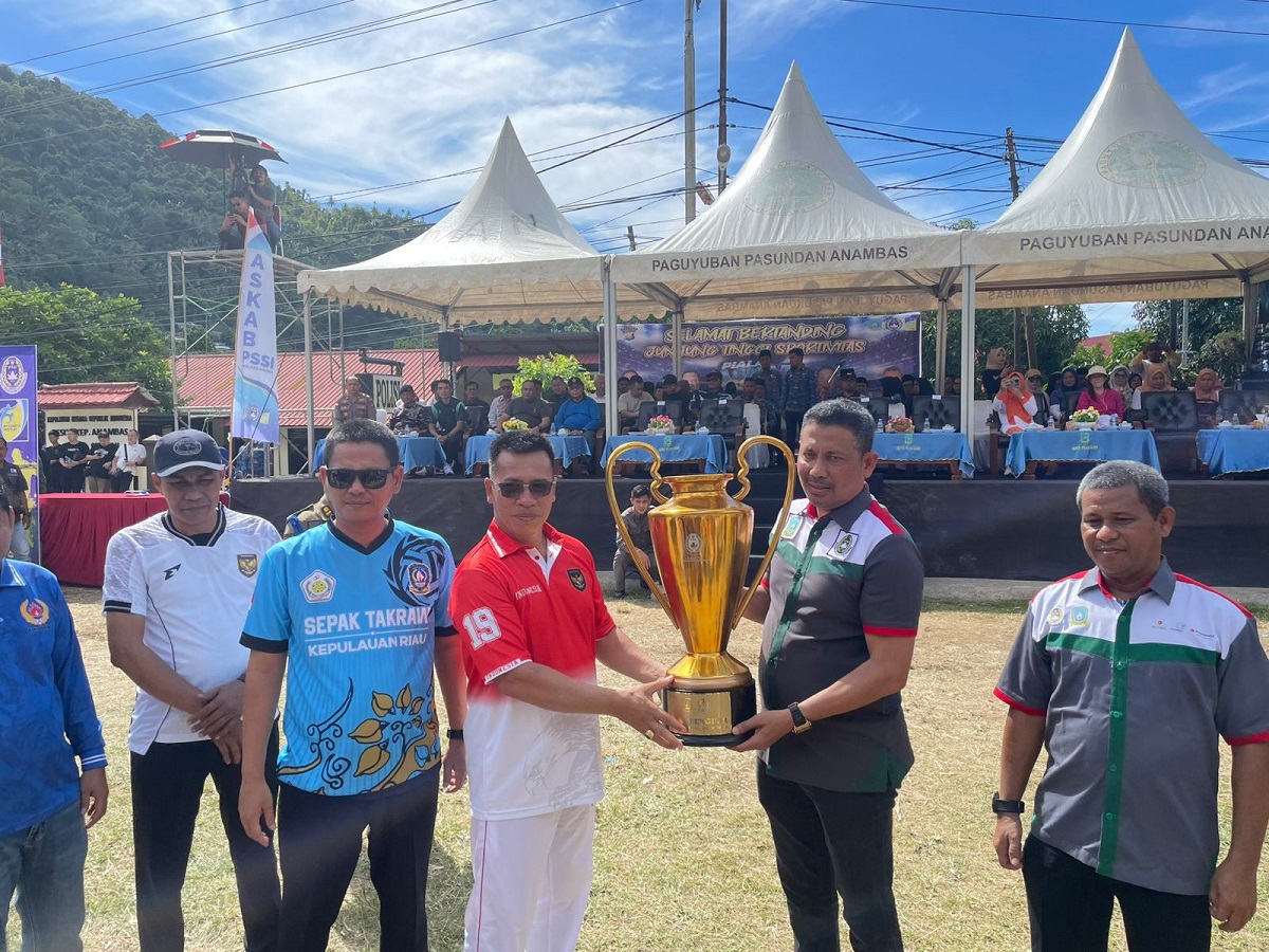 Bupati Anambas Aneng Buka Turnamen Sepak Bola Piala Askab PSSI 2025, Desa Keramut Raih Kemenangan Perdana