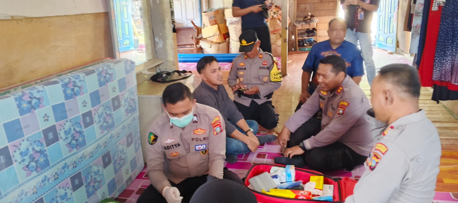 Kapolres Anambas Tebar Kepedulian Lewat Jumat Berkah di Desa Putik