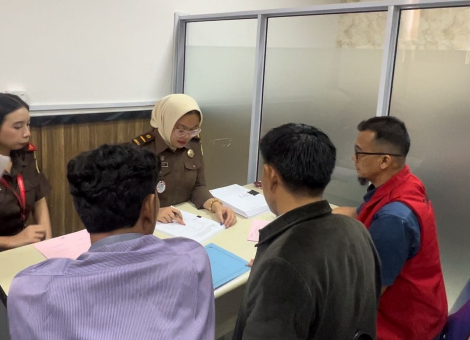 Empat Tersangka Kasus Dugaan Korupsi PNBP Jasa Kepelabuhan Kapal RIG SETIA Diserahkan ke Jaksa Penuntut Umum