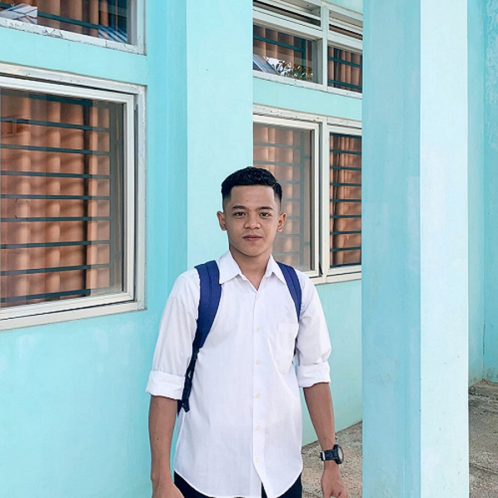 MAHKAMAH DI MEDIA SOSIAL: Saat Kebijakan Publik Berlagak “Cek Ombak”