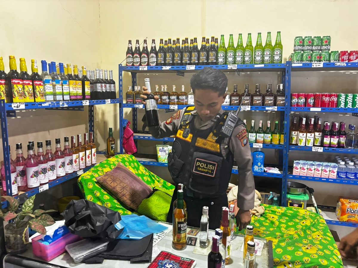 Polda Kepri Sapu Bersih Peredaran Miras Ilegal di Batam, 16 Penjual Diamankan dalam Operasi Tipiring