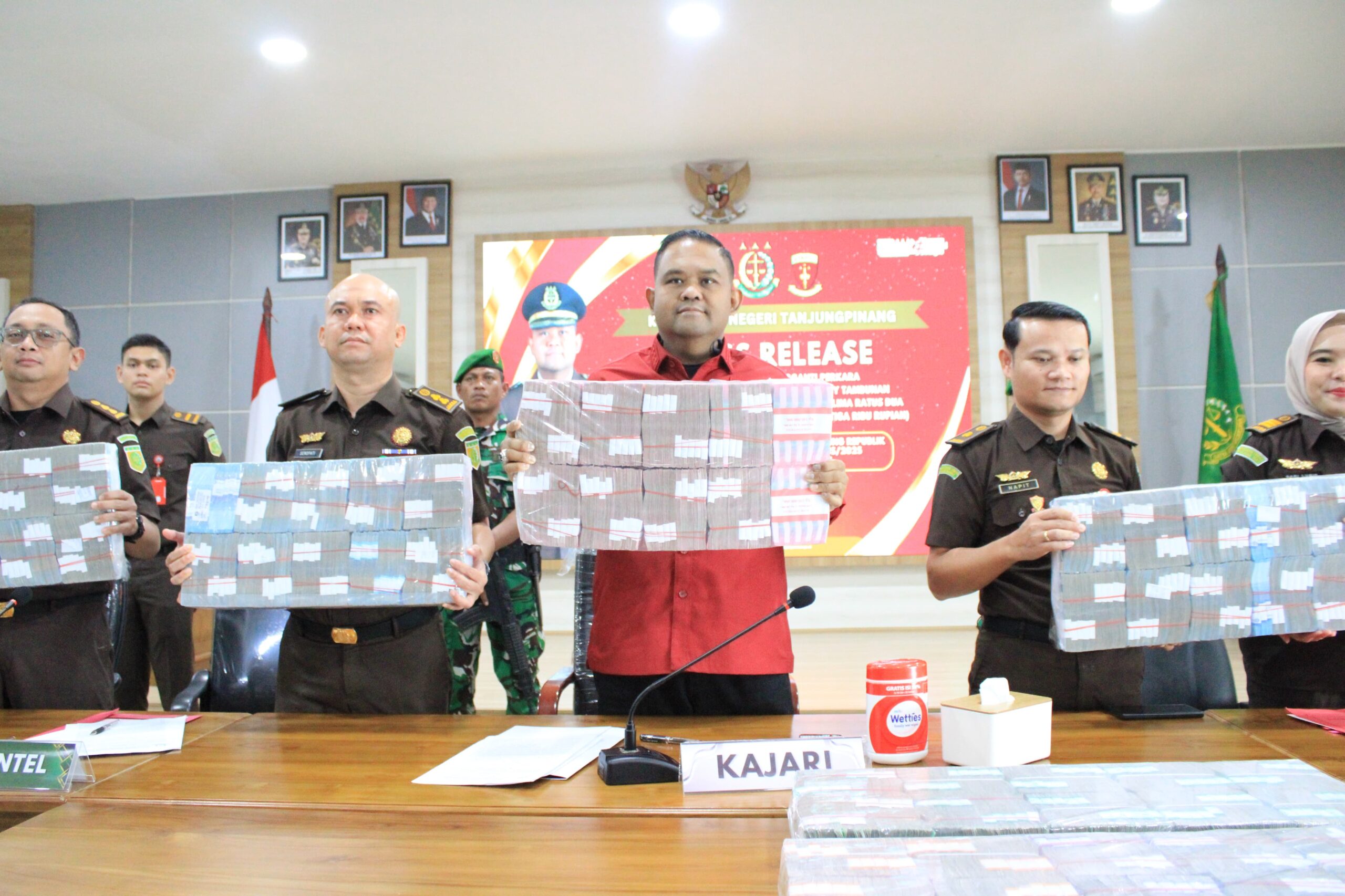 Kejari Tanjungpinang Eksekusi Uang Pengganti Rp3,5 Miliar dari Terpidana Korupsi Proyek TVRI Kepri