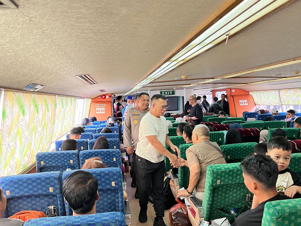 Kapolres dan Bupati Anambas Tinjau Pos Terpadu, Lepas Arus Mudik Lebaran dari Pelabuhan Tarempa