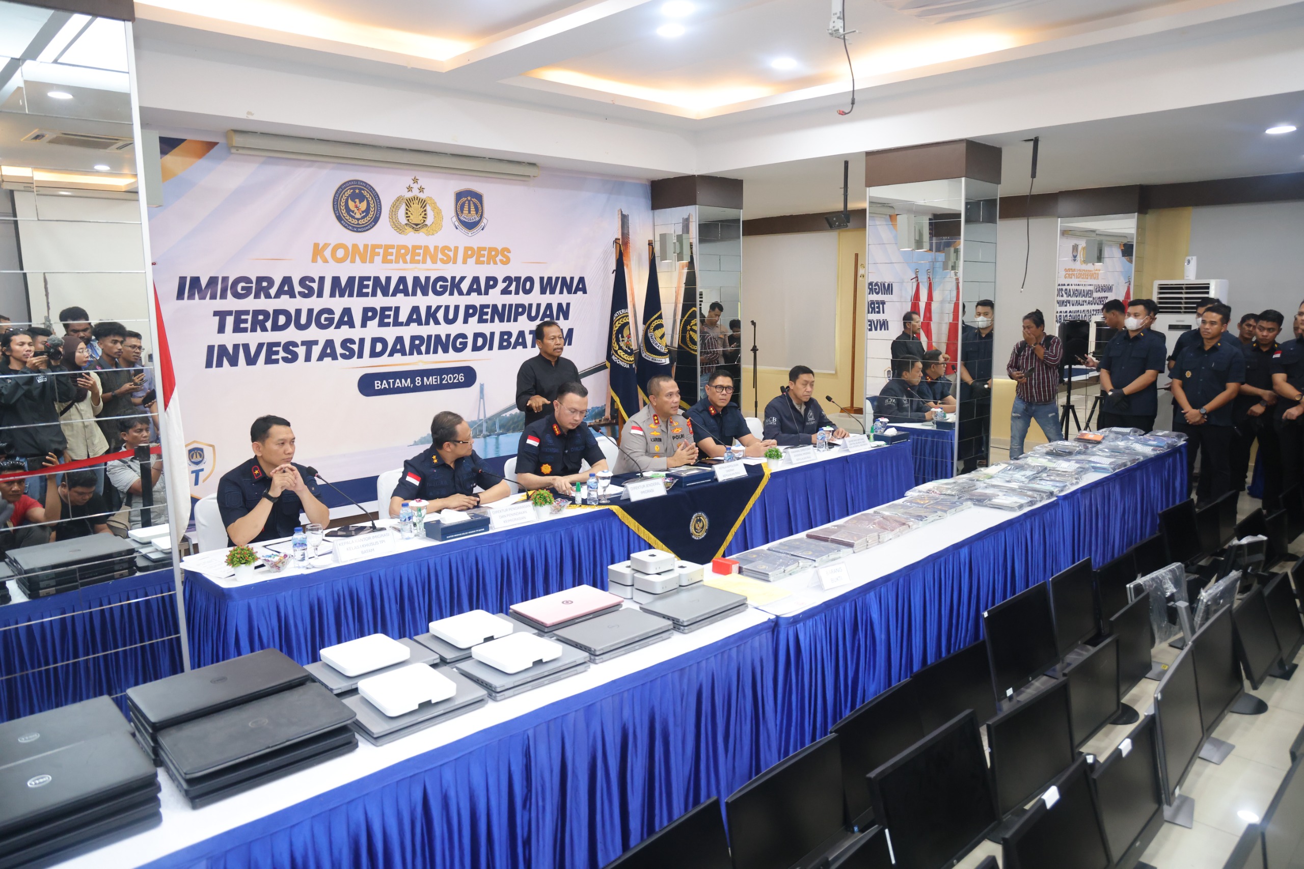 Kapolda Kepri Hadiri Pengungkapan 210 WNA Terduga Pelaku Online Scam Internasional di Batam