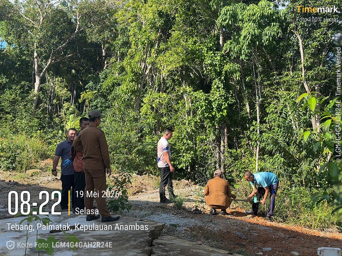 TMMD 128 Kodim 0318/Natuna Tanam 200 Bibit Kemiri di Kute Siantan, Wujud Hijaukan Fasilitas Umum