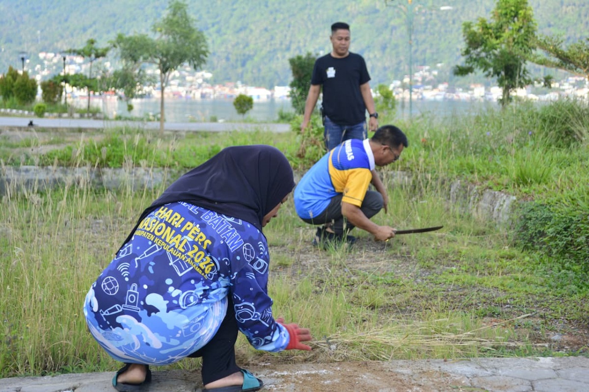 Bupati Aneng dan Jurnalis Bersatu Bersihkan Rumah Ibadah, Wujudkan Kolaborasi Nyata untuk Anambas