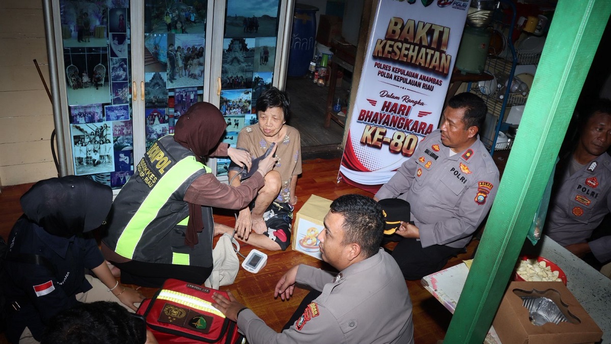Sambut Hari Bhayangkara ke-80, Polres Anambas Hadirkan Layanan Kesehatan Gratis untuk Warga Tarempa Barat