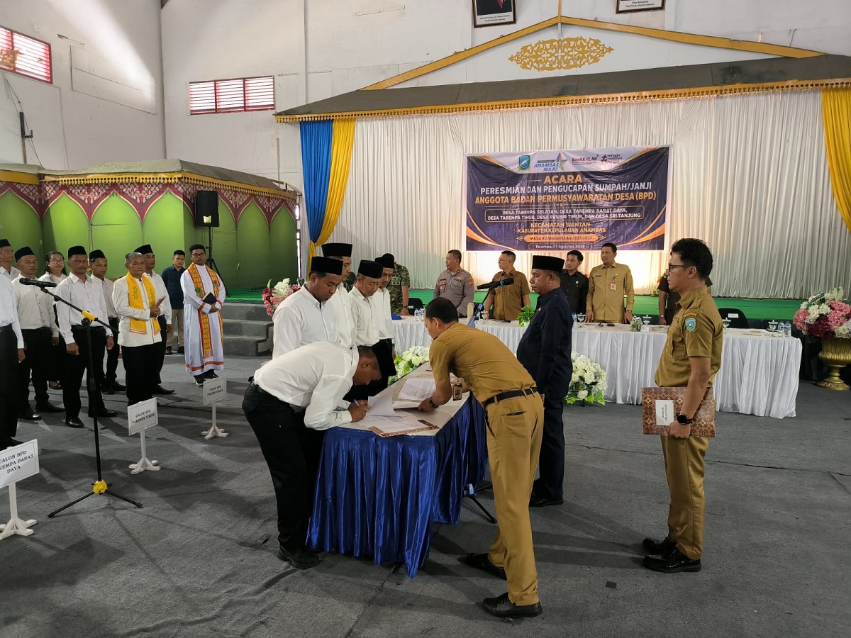 Camat Syamsir Lantik BPD Lima Desa di Siantan , Bupati Anambas Aneng Dorong Pengawasan dan Pelayanan Minta Utamakan Kepentingan Masyarakat