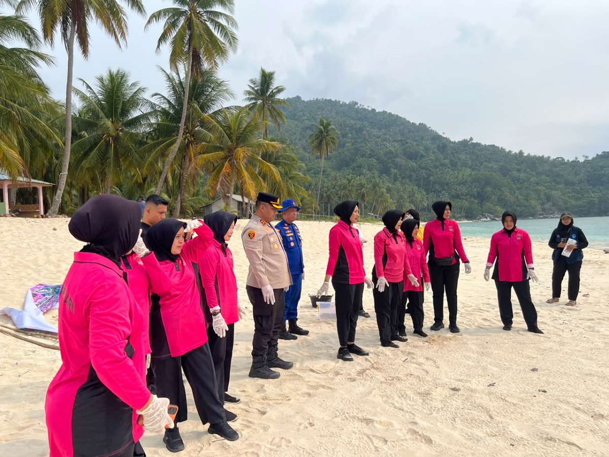 220 Tukik Kembali ke Laut, Polres dan Bhayangkari Anambas Ajak Masyarakat Lindungi Penyu