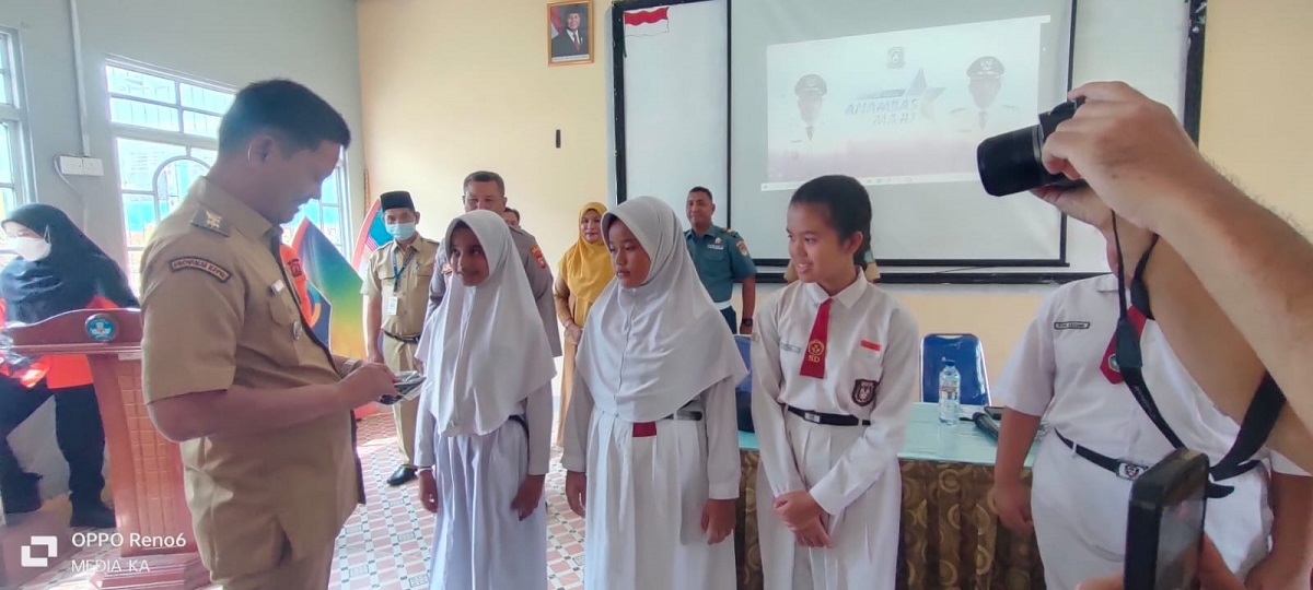 Pemkab Anambas Bagikan 24.498 Masker kepada Siswa Sekolah di Tengah Peningkatan Kabut