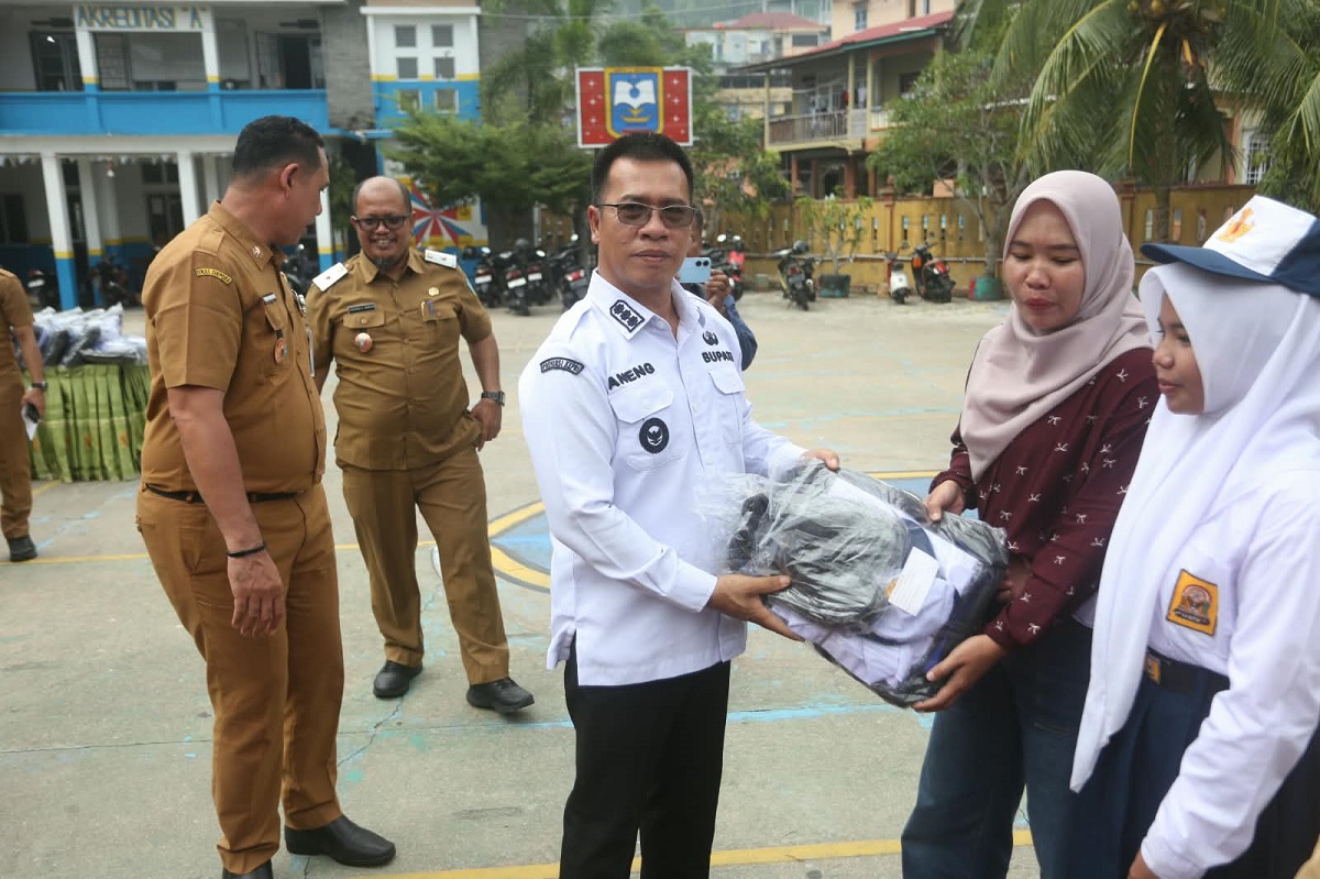 Pemkab Anambas Salurkan Perlengkapan Sekolah, 709 Siswa Baru Jadi Sasaran Program Strategis 2026