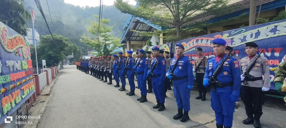 HUT ke-81 TNI, 45 Personel Polres Kepulauan Anambas Ikuti Parade dan Defile di Tarempa